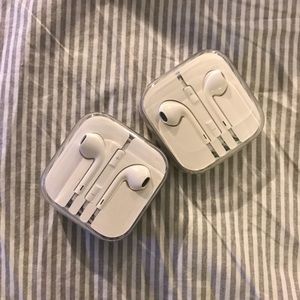 Apple Earphones ☁️